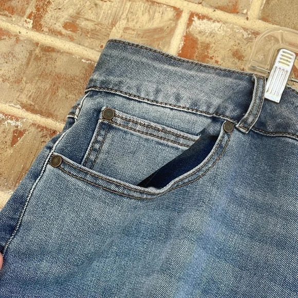 Est. 1946 Curvy Blue Denim Cropped Jeans - Picture 3 of 9